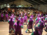 La música, el colorido y el ritmo de los tambores, protagonistas del inicio del Carnaval en San Bartolomé