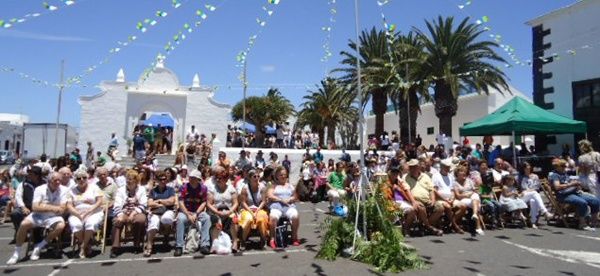 Teguise celebró con un gran tenderete el Día de Canarias