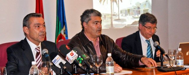 El alcalde de Tías tacha de "temerario" al PP y le acusa de querer "desmotivar" a los posibles inversores de Puerto del Carmen