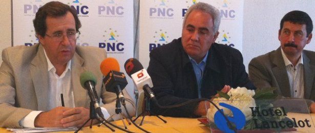 El PNC presenta su lista a los ayuntamientos de Arrecife y San Bartolomé ante el Palacio de Justicia