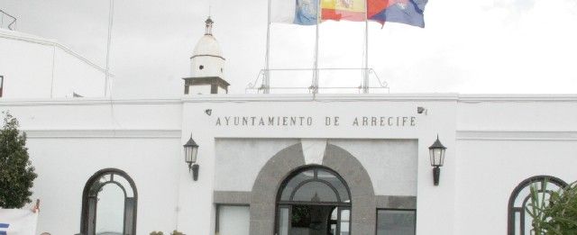 Los trabajadores de  limpieza y mantenimiento de las instalaciones municipales de Arrecife presentan un preaviso de huelga