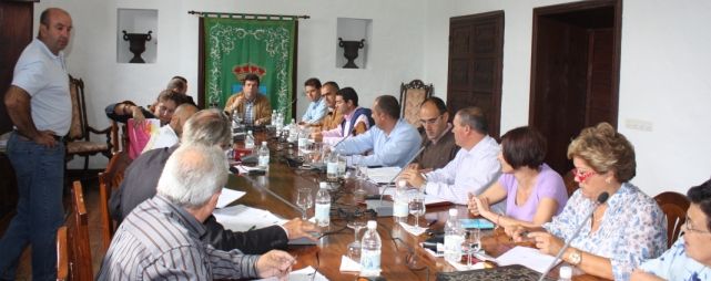 El pleno del Ayuntamiento de Teguise rechaza por unanimidad el deslinde de Costas en Famara y Soo