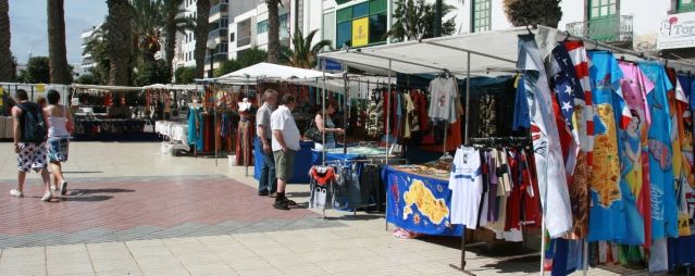 Los empresarios de Arrecife Zona Centro denuncian a Reguera ante la Fiscalía por permitir varios mercadillos en la ciudad