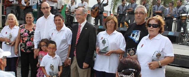 Los mayores celebraron la final del III Torneo de Bola Canaria con una fiesta en La Plazuela