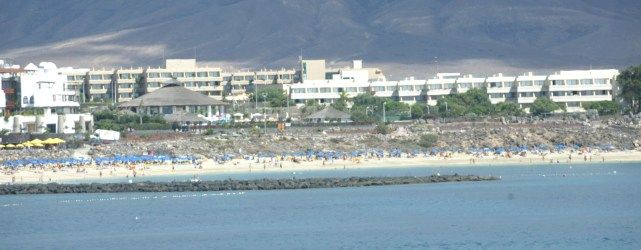 Playa Blanca es el destino más buscado de España en una web especializada en hoteles