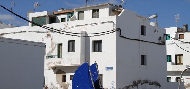 La Justicia reconoce al Instituto Social de la Marina como propietario de las 40 viviendas de Valterra y los vecinos no serán desalojados