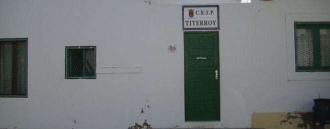 Los vecinos de Titerroy exigen al Ayuntamiento un informe sobre el estado de la instalación eléctrica del colegio del barrio