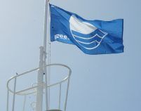 Lanzarote mantiene las cinco banderas azules de sus playas y también la de Puerto Calero