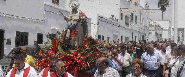 Los vecinos de San Bartolomé celebran por todo lo alto la festividad del Santo Patrón