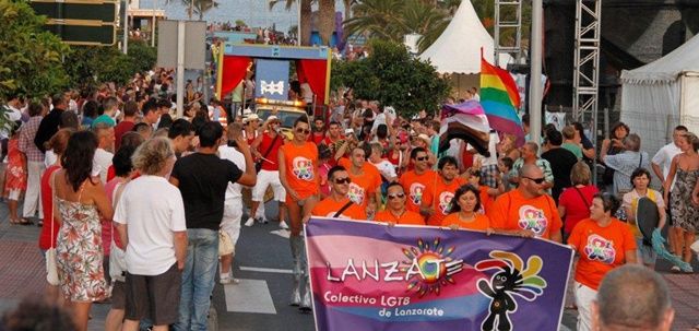 Cientos de personas se unieron al segundo desfile del Orgullo Gay de Puerto del Carmen