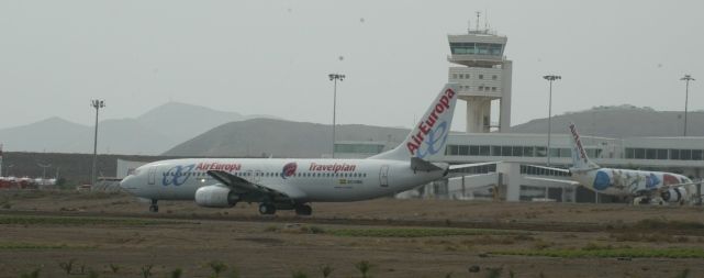 El aeropuerto de Lanzarote registró 408.834 pasajeros en mayo, un 12,9 por ciento más que en el mismo mes de 2010