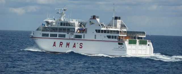 Los trabajadores del ferry de Naviera Armas que une Playa Blanca y Corralejo presentan un preaviso de huelga para el 15 de agosto