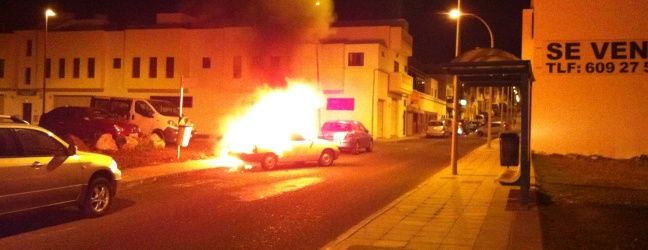 Tres vehículos arden de madrugada en Puerto del Carmen y Arrecife