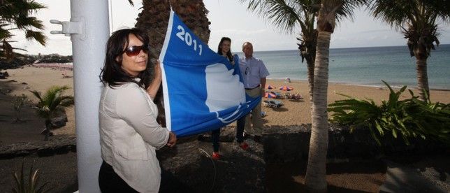Cuatro playas de Puerto del Carmen lucen ya sus banderas azules