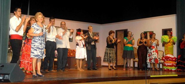 La compañía de teatro Ajey puso el broche de oro  a las fiestas de San Bartolomé