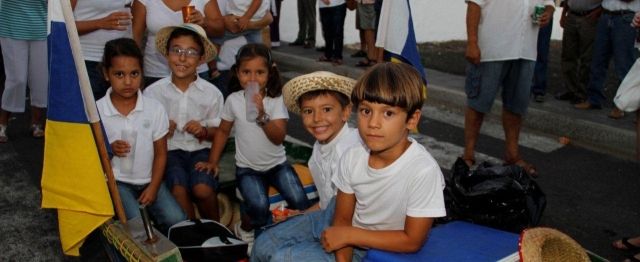 Punta Mujeres pone fin a las fiestas del Pino con una romería multitudinaria