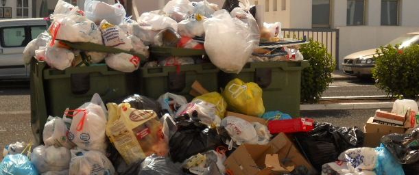 El PP denuncia que la basura lleva "tres días sin recogerse" en Tinajo y el alcalde afirma que el servicio se reestablecerá de forma "inmediata"