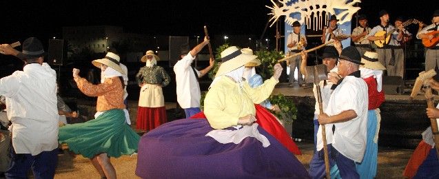 La actuación de Los Campesinos llevó la tradición canaria a la Casa del Miedo