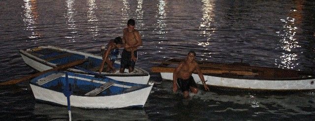Antonio José García se impone en la tradicional regata nocturna de chalanas de San Ginés
