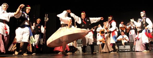 El folclore vive una noche especial en el V Festival Montaña de Gaida