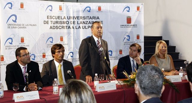 El Cabildo pide a la Universidad de Las Palmas que asuma el coste de los salarios de la Escuela de Turismo