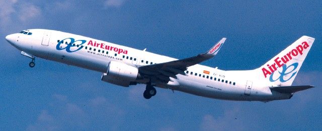 Un vuelo con destino Lanzarote regresa al aeropuerto de Barajas tras pasar casi media hora en el aire con una puerta mal cerrada