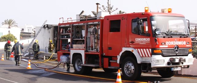 Una mujer resulta herida leve en un incendio en una cafetería de Tías