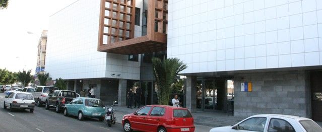 Condenado a cinco años de prisión por arrancar media oreja de un mordisco a un hombre en un bar de Puerto del Carmen