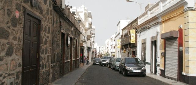 Una pelea "multitudinaria" en la calle José Antonio se salda con varios heridos, uno de ellos por arma blanca