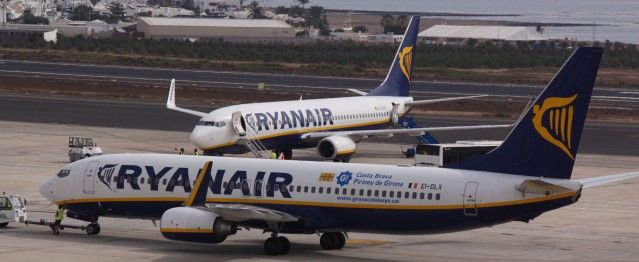Un avión de Ryanair que cubría la ruta Santiago-Lanzarote sufre problemas para aterrizar en Guacimeta