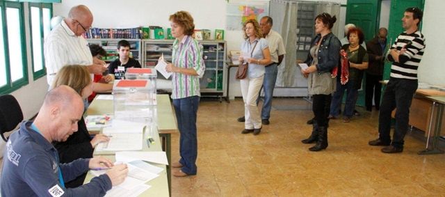 La participación baja casi 3 puntos en Lanzarote respecto a las últimas elecciones generales, según el primer avance de las 13 horas