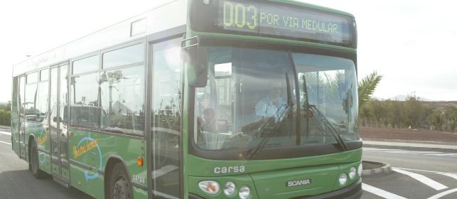 Una mujer de 68 años resulta herida tras caerse dentro de una guagua en Arrecife