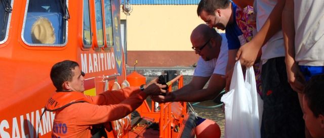 The residents of La Restinga "touch part of the El Hierro volcano for the first time"