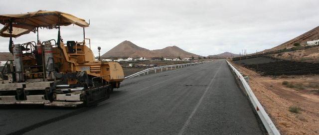 El difícil "parto" de la carretera de Tinajo