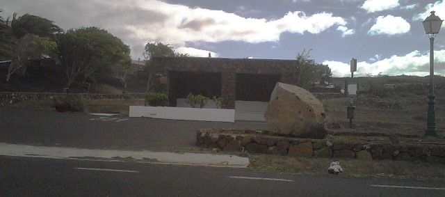 Criticism of the new bus stops: "They are a concrete disaster, uncomfortable and ugly"