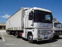 Los transportistas muestran su indignación con el nuevo procedimiento para comprobar el frenado en la ITV, que obliga a los vehículos a ir cargados