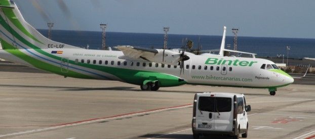 Aterriza de emergencia en Fuerteventura un avión que cubría la ruta Lanzarote-Gran Canaria al pararse un motor  en pleno vuelo