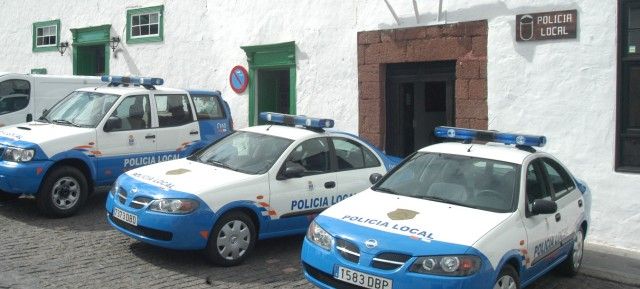 Dos detenidos tras robar un coche y empotrarse contra el teleclub de Nazaret