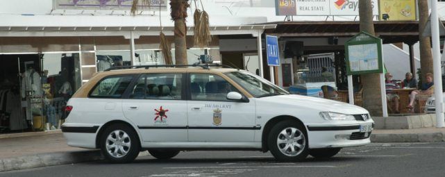 Los taxistas de Tías realizarán un paro para denunciar el intrusismo: Nos están robando el trabajo y las autoridades no hacen nada