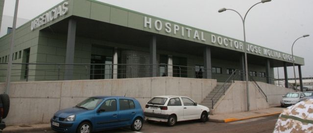 El Parlamento canario aprueba por unanimidad una propuesta para dotar al Hospital José Molina Orosa de una unidad de diálisis