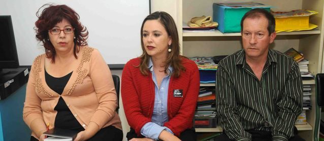 La viceconsejera de Educación se compromete a vallar "en breve" el CEIP Playa Honda