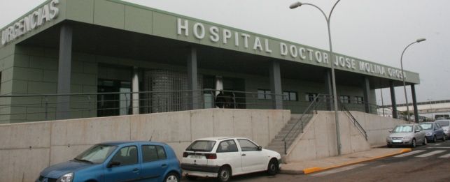 La lista de espera quirúrgica del Hospital Molina Orosa aumentó en más de 400 personas durante el último año