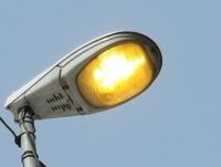 Un vecino denuncia que las luces del parque de Altavista se encienden mucho antes de caer la noche y se apagan muy tarde por la mañana