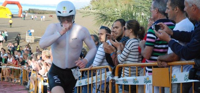 El británico Philip Graves lidera el Ironman Lanzarote
