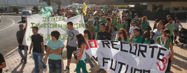 Cerca de 500 personas se manifestaron en Lanzarote contra los recortes en Educación