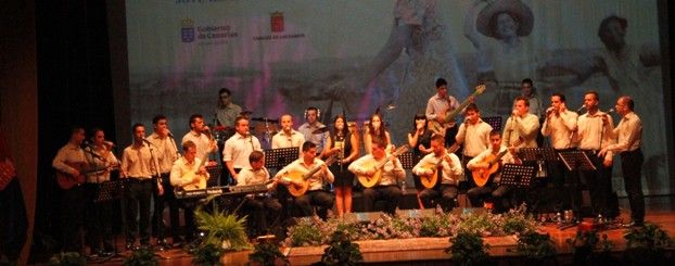 Jóvenes Cantadores para felicitar a los canarios en este Día de Canarias