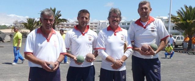 Los clubes lanzaroteños Ajei y Nazaret ganan el torneo de bola del Día de Canarias