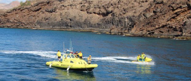 Rescatan a un hombre de 38 años que estaba semiinconsciente frente al muelle de Puerto del Carmen, en la zona de los riscos