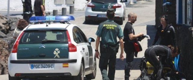 The diver who located the diver's body in Playa Chica says it is on a small "ledge and its rescue is not complicated