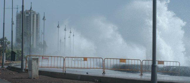 Canarias, en prealerta por la llegada de la tormenta tropical Nadine a las Islas